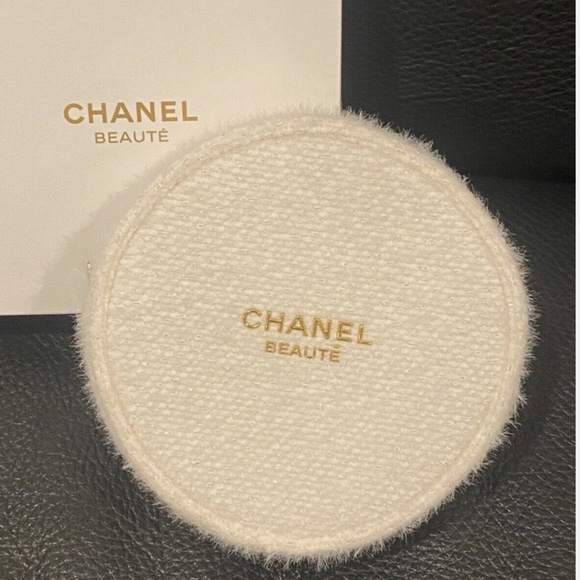 Chanel Christmas 2024 Holiday Round Pouch White Tweed New Authentic BNIB - Picture 2 of 3